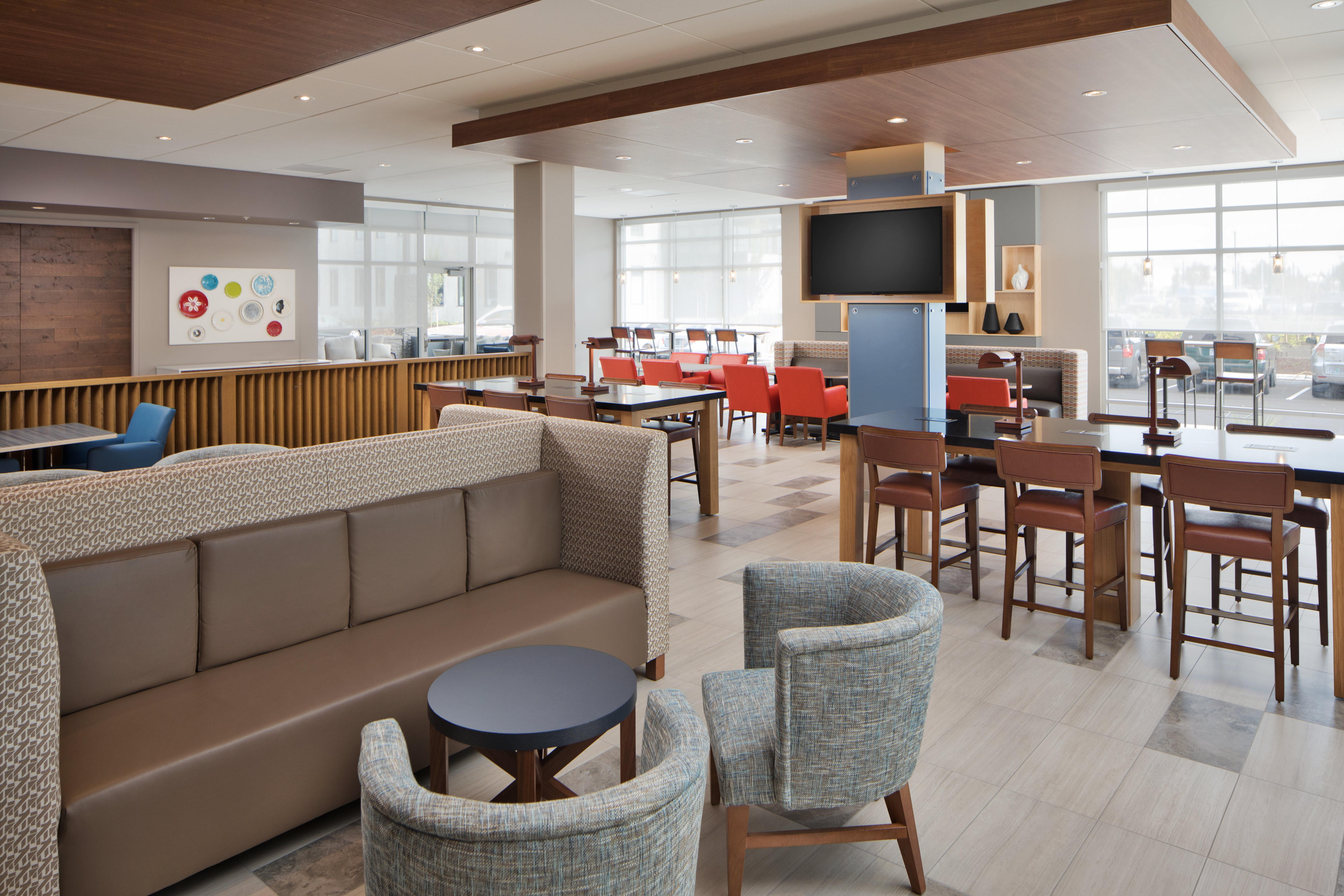 Holiday Inn Express & Suites - Portland Airport - Cascade Stn By Ihg Buitenkant foto