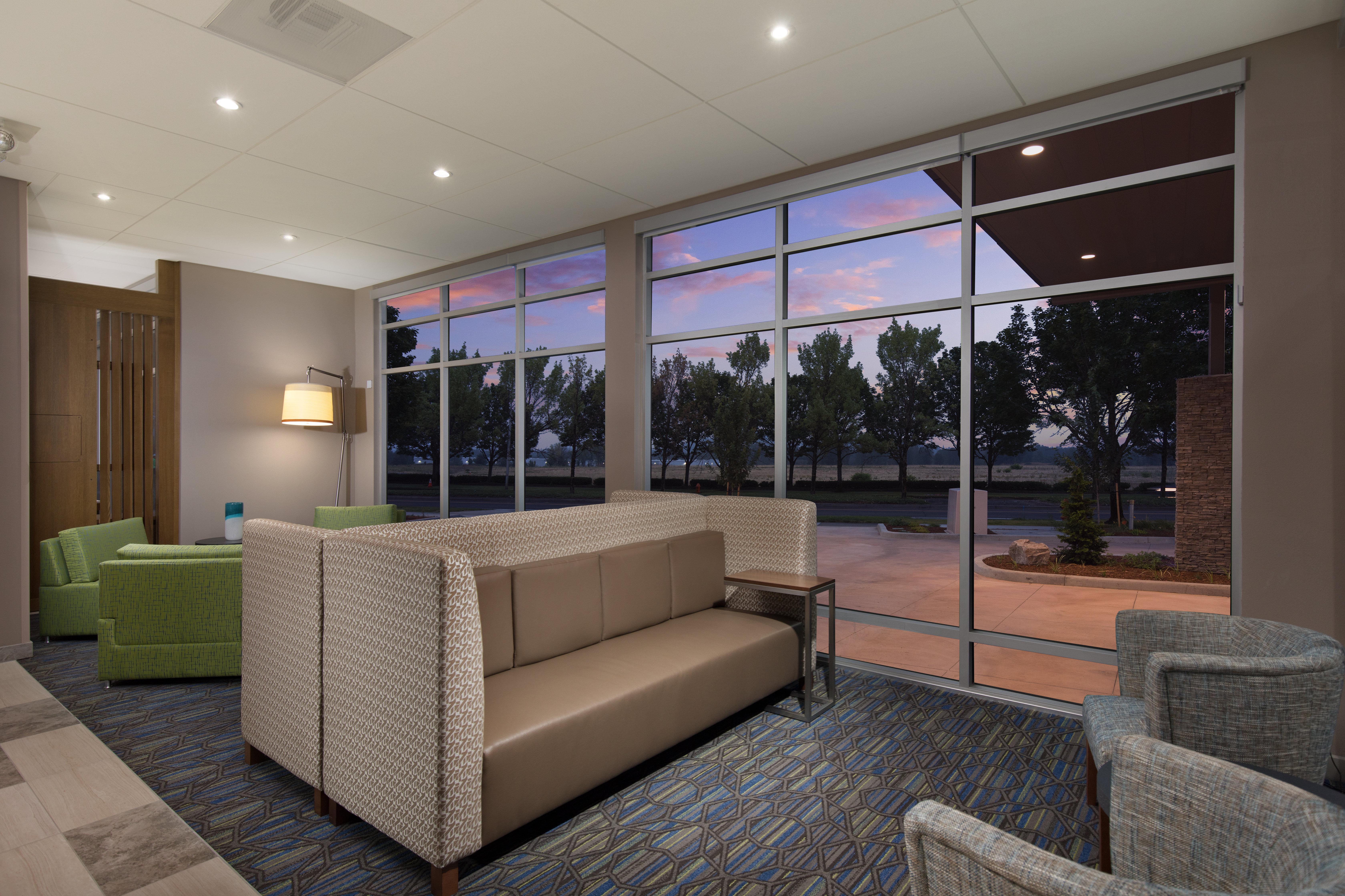 Holiday Inn Express & Suites - Portland Airport - Cascade Stn By Ihg Buitenkant foto