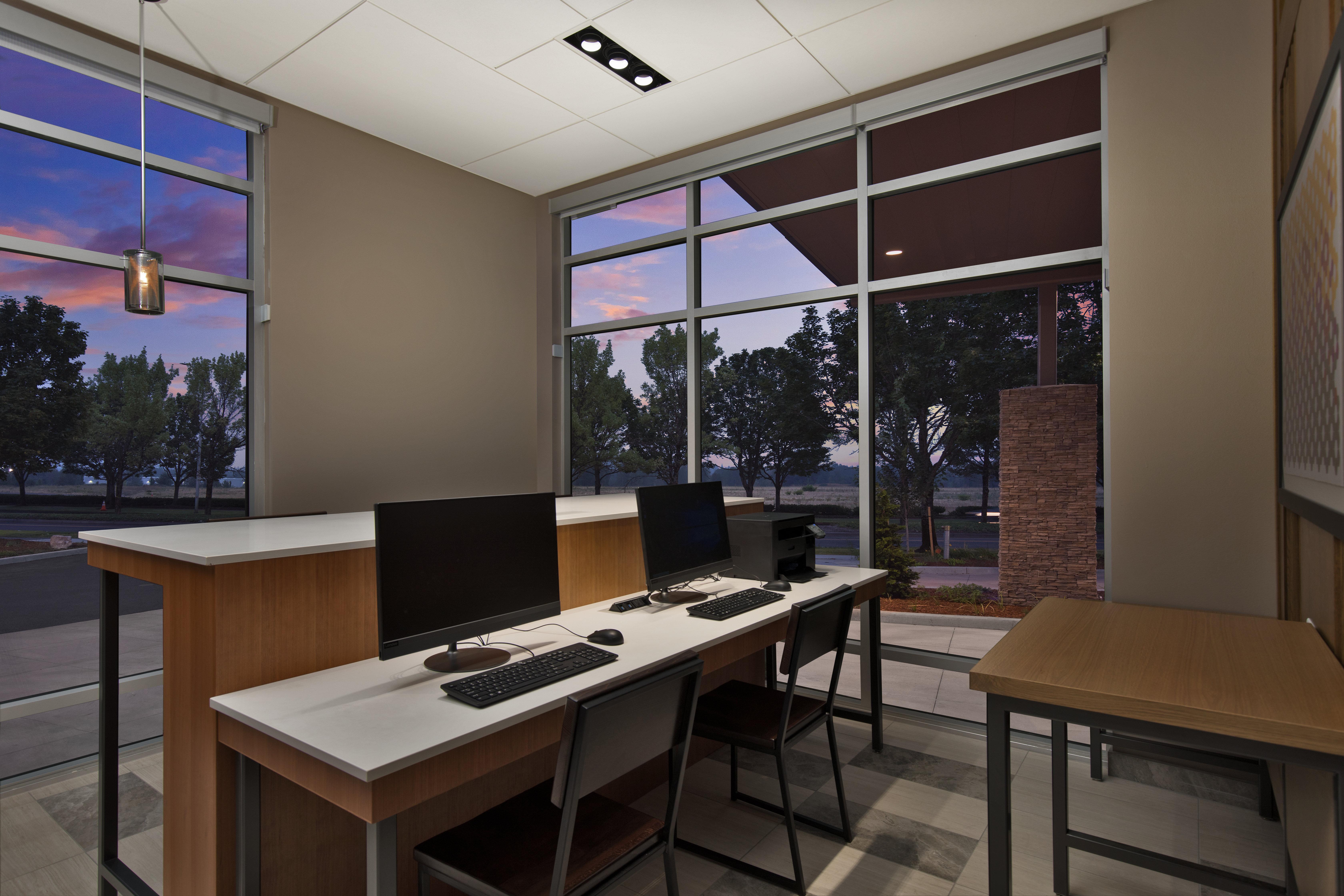 Holiday Inn Express & Suites - Portland Airport - Cascade Stn By Ihg Buitenkant foto